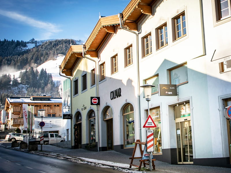 Verleihshop SPORT 2000 Hahnenkamm - Kjus und Elan Brand Store in Josef-Herold-Strasse 12, Kitzbühel