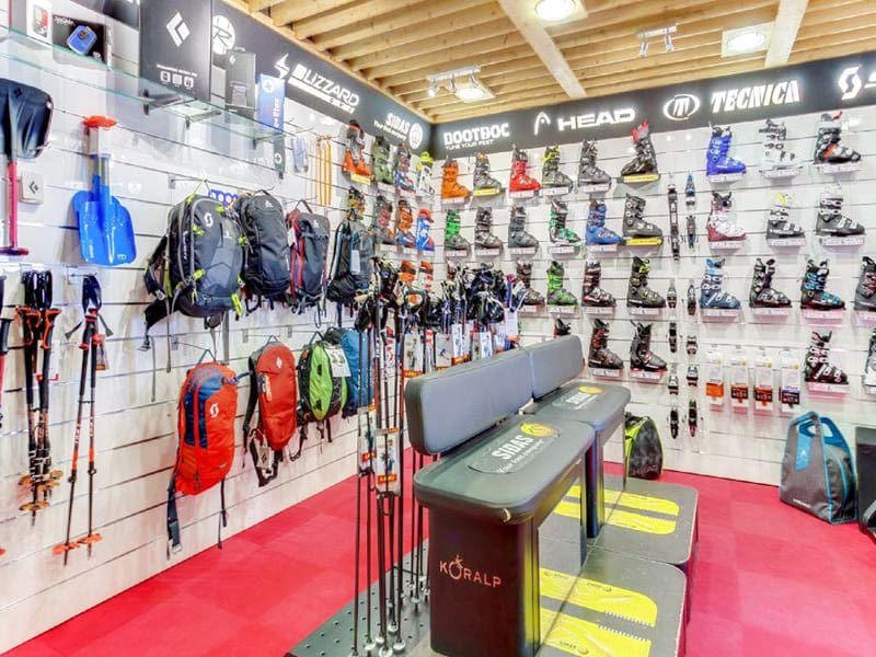 Verleihshop Ekosport-Rent Riquet Sport Chantemerle in Rue du Centre - Centre Commercial Le Serre d'Aigle, Serre Chevalier Chantemerle