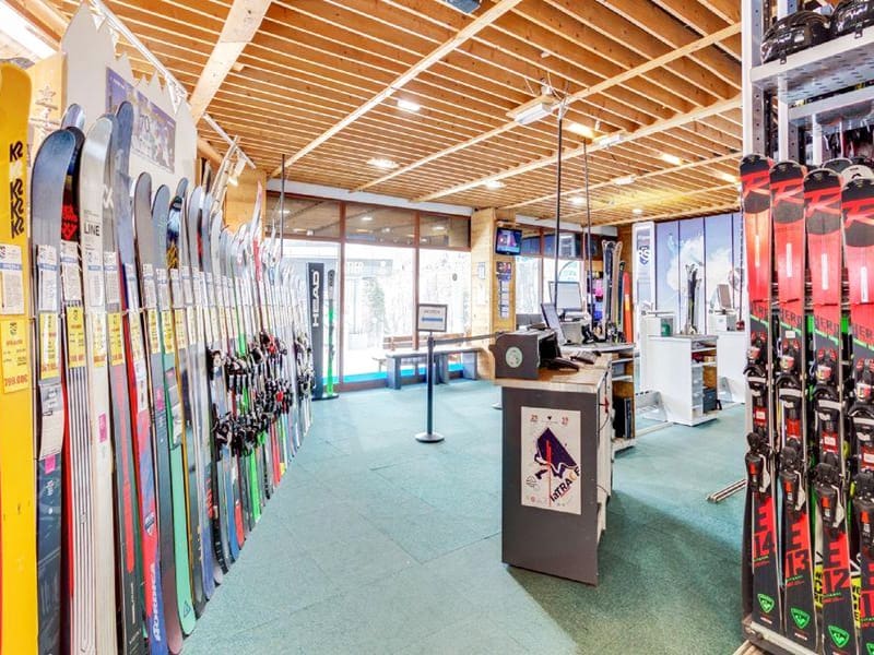 Verleihshop Ekosport-Rent Riquet Sport Chantemerle in Rue du Centre - Centre Commercial Le Serre d'Aigle, Serre Chevalier Chantemerle